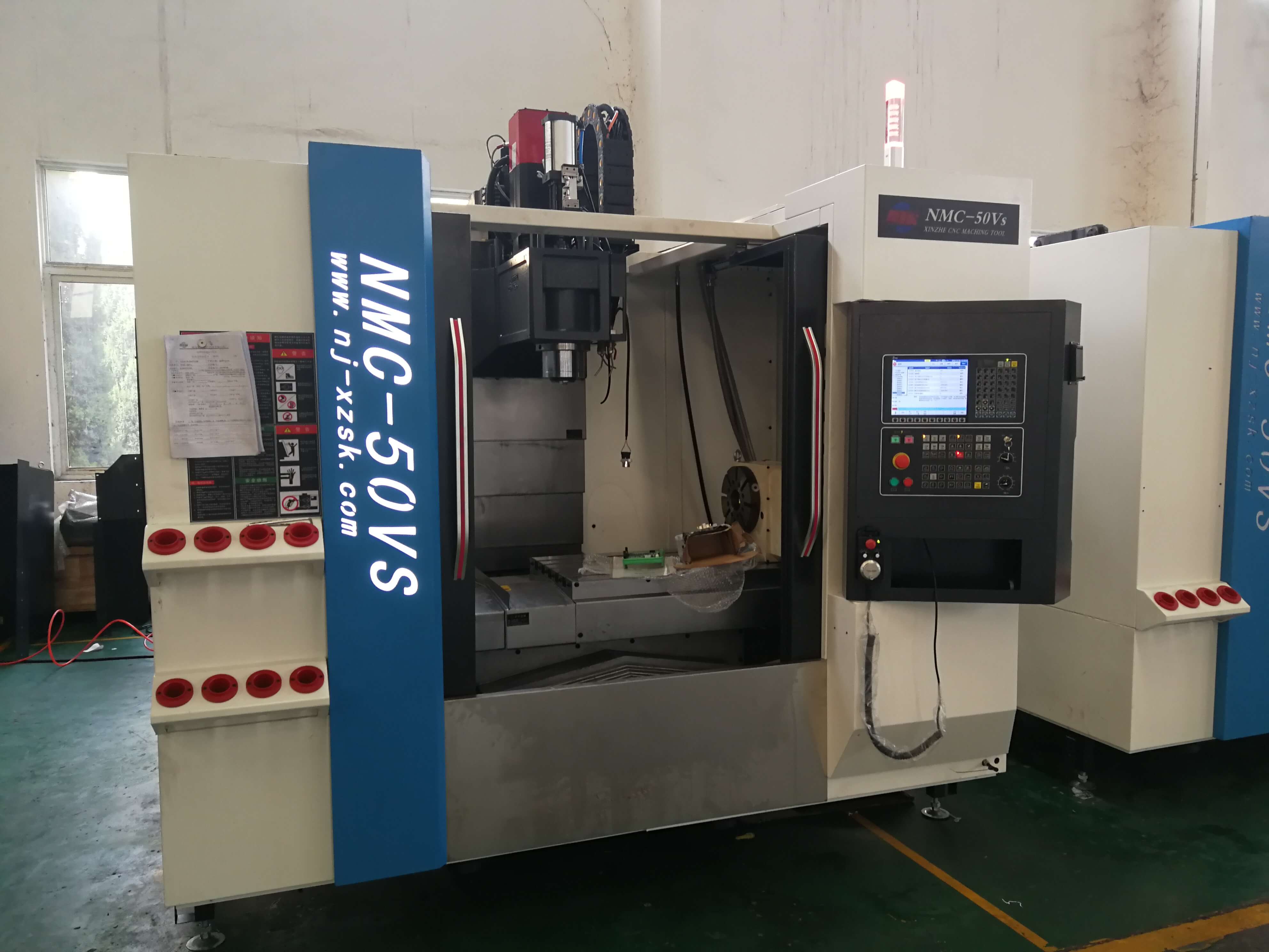 配置華中HNC-808D系統(tǒng)的NMC-50加工中心.jpg 配置華中HNC-808D系統(tǒng)的NMC-50加工中心.jpg